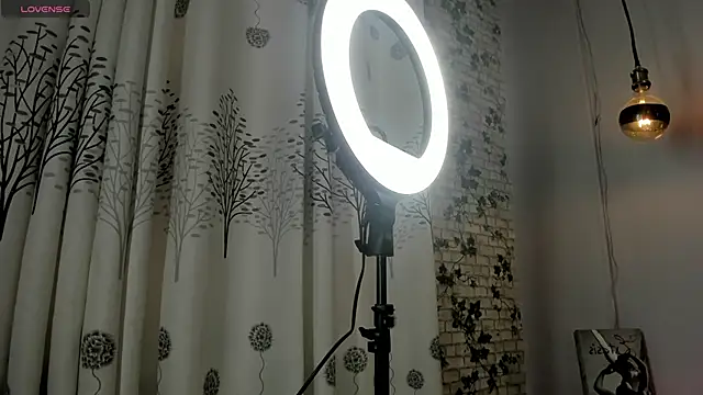 Snapshot of sharoncute1 chatting on 09-29-25, 09:52 sharoncute1 online show from 09-29-25, 09:52