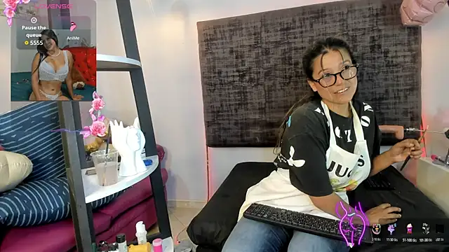 Snapshot of sharoncute1 chatting on 11-12-25, 09:47 sharoncute1 online show from 11-12-25, 09:47