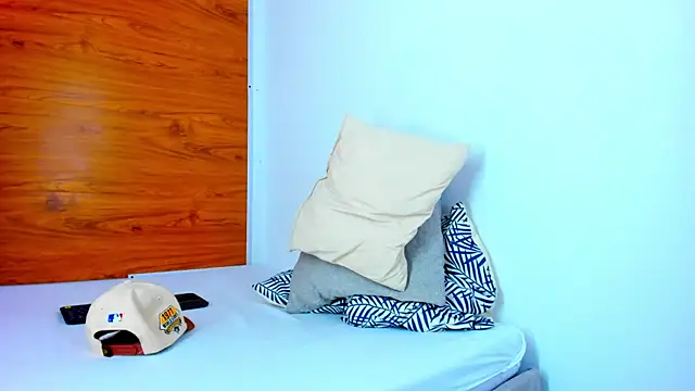 Snapshot of EVAN_XOX chatting on 12-18-24, 09:51 EVAN XOX online show from 12-18-24, 09:51