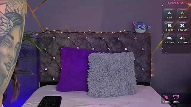 Mia Palacioss online show from 04-23-26, 02:02