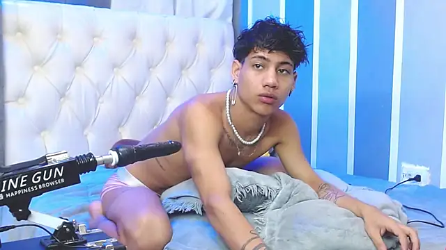 Snapshot of Sexys_Boys_Hot1 chatting on 12-17-24, 05:18 Sexys Boys Hot1 online show from 12-17-24, 05:18