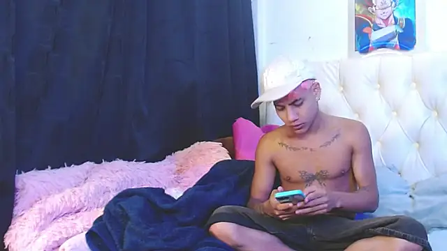 Snapshot of Sexys_Boys_Hot1 chatting on 01-23-25, 05:24 Sexys Boys Hot1 online show from 01-23-25, 05:24