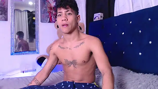 Snapshot of Sexys_Boys_Hot1 chatting on 10-13-25, 05:40 Sexys Boys Hot1 online show from 10-13-25, 05:40