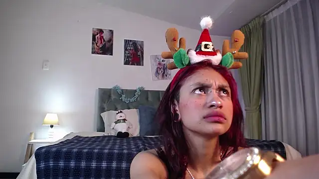 Snapshot of Kat_cute_ chatting on 12-14-24, 04:12 Kat cute online show from 12-14-24, 04:12
