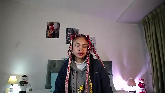 Snapshot of Kat_cute_ chatting on 12-20-24, 08:06 Kat cute online show from 12-20-24, 08:06