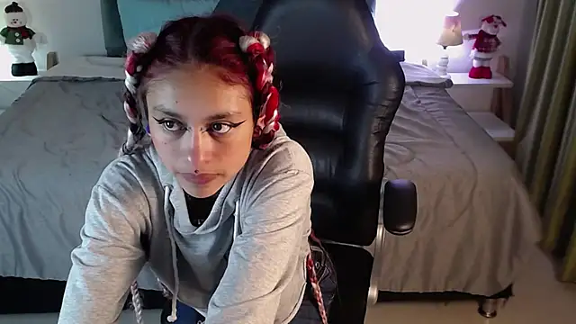 Snapshot of Kat_cute_ chatting on 12-23-24, 01:40 Kat cute online show from 12-23-24, 01:40