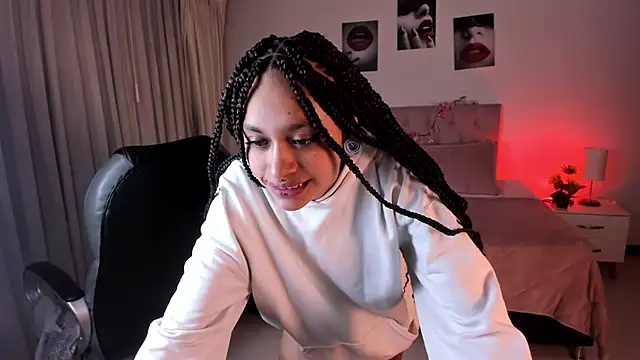 Snapshot of Kat_cute_ chatting on 01-23-25, 08:46 Kat cute online show from 01-23-25, 08:46