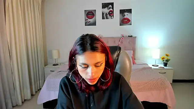 Snapshot of Kat_cute_ chatting on 03-18-25, 03:53 Kat cute online show from 03-18-25, 03:53