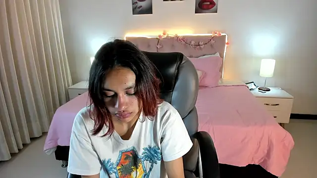 Snapshot of Kat_cute_ chatting on 09-24-25, 01:53 Kat cute online show from 09-24-25, 01:53