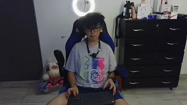 thomascooper7 online show from 02-25-25, 12:36