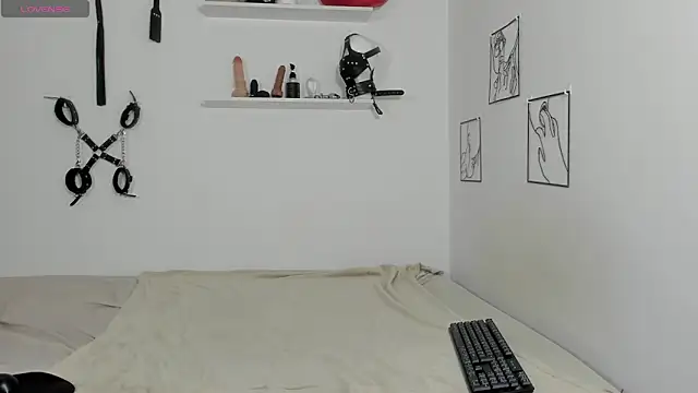 Snapshot of Sabrina_Rosse__ chatting on 10-16-25, 11:55 Sabrina Rosse online show from 10-16-25, 11:55