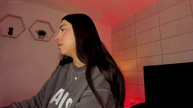 Snapshot of Christine_Laam chatting on 09-19-25, 12:06 Christine Laam online show from 09-19-25, 12:06