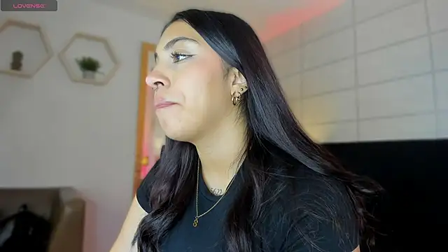 Snapshot of Christine_Laam chatting on 09-29-25, 12:10 Christine Laam online show from 09-29-25, 12:10