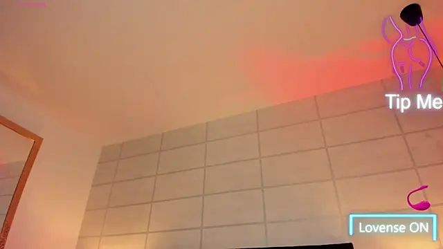 Snapshot of Christine_Laam chatting on 09-30-25, 12:43 Christine Laam online show from 09-30-25, 12:43