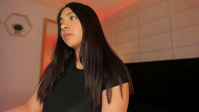 Snapshot of Christine_Laam chatting on 10-03-25, 12:13 Christine Laam online show from 10-03-25, 12:13