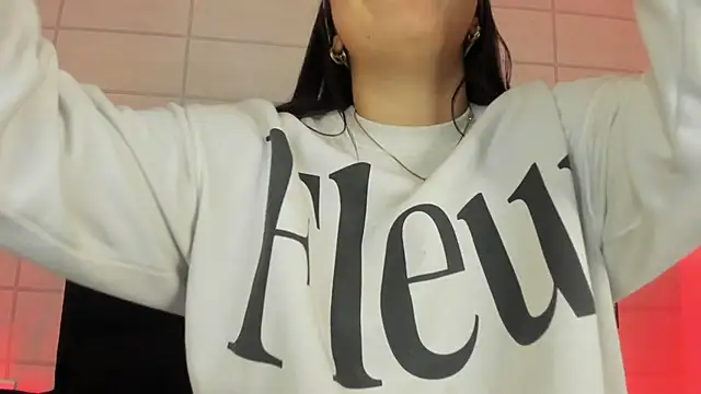 Snapshot of Christine_Laam chatting on 10-09-25, 12:14 Christine Laam online show from 10-09-25, 12:14