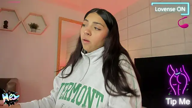 Snapshot of Christine_Laam chatting on 10-20-25, 11:54 Christine Laam online show from 10-20-25, 11:54