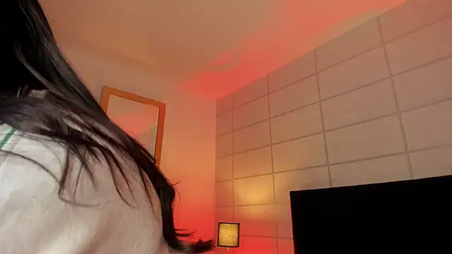 Snapshot of Christine_Laam chatting on 11-05-25, 12:05 Christine Laam online show from 11-05-25, 12:05