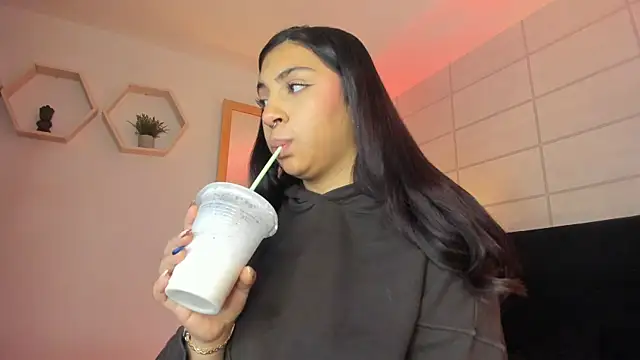 Snapshot of Christine_Laam chatting on 11-06-25, 12:06 Christine Laam online show from 11-06-25, 12:06