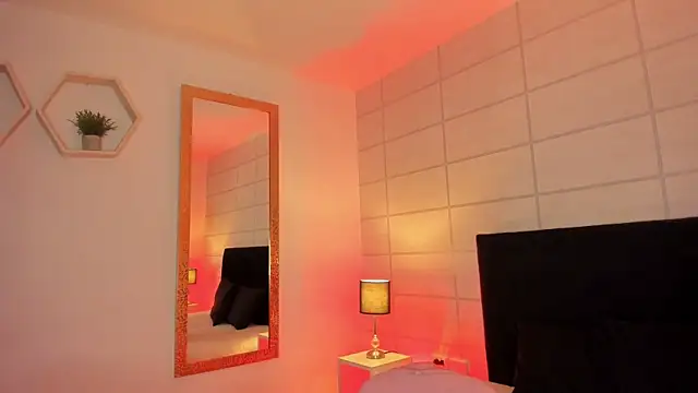 Snapshot of Christine_Laam chatting on 11-11-25, 12:16 Christine Laam online show from 11-11-25, 12:16