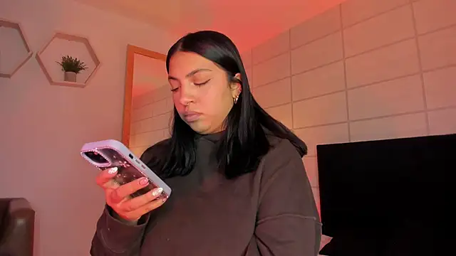 Snapshot of Christine_Laam chatting on 11-26-25, 12:06 Christine Laam online show from 11-26-25, 12:06