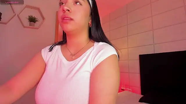 Snapshot of Christine_Laam chatting on 11-27-25, 12:18 Christine Laam online show from 11-27-25, 12:18