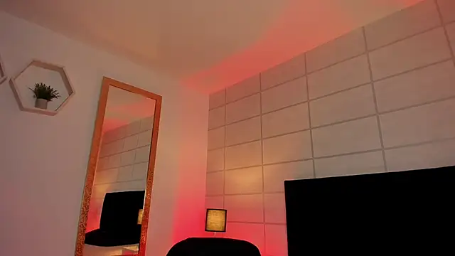 Snapshot of Christine_Laam chatting on 11-29-25, 02:58 Christine Laam online show from 11-29-25, 02:58