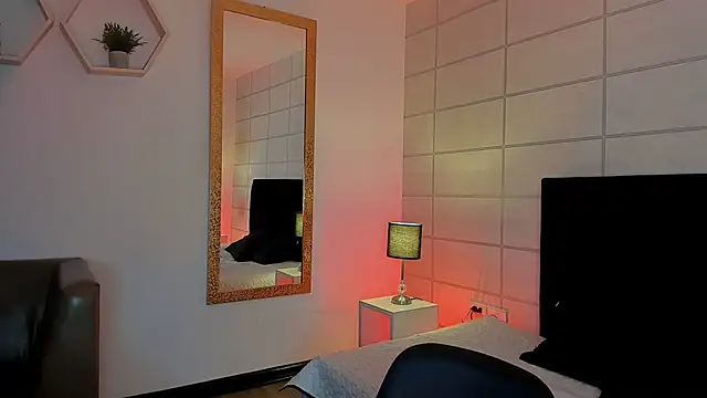 Snapshot of Christine_Laam chatting on 12-03-25, 12:58 Christine Laam online show from 12-03-25, 12:58