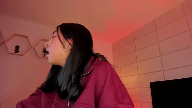 Snapshot of Christine_Laam chatting on 12-04-25, 12:03 Christine Laam online show from 12-04-25, 12:03