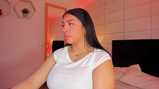 Snapshot of Christine_Laam chatting on 01-16-26, 12:20 Christine Laam online show from 01-16-26, 12:20