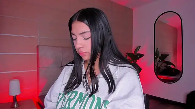 Snapshot of Christine_Laam chatting on 02-10-26, 12:09 Christine Laam online show from 02-10-26, 12:09