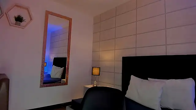 Snapshot of Christine_Laam chatting on 02-12-26, 12:11 Christine Laam online show from 02-12-26, 12:11