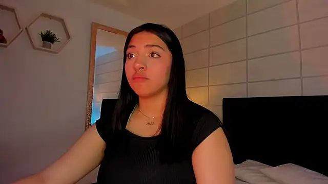 Snapshot of Christine_Laam chatting on 02-14-26, 02:52 Christine Laam online show from 02-14-26, 02:52