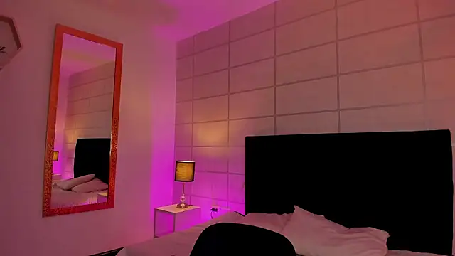 Snapshot of Christine_Laam chatting on 02-20-26, 12:38 Christine Laam online show from 02-20-26, 12:38