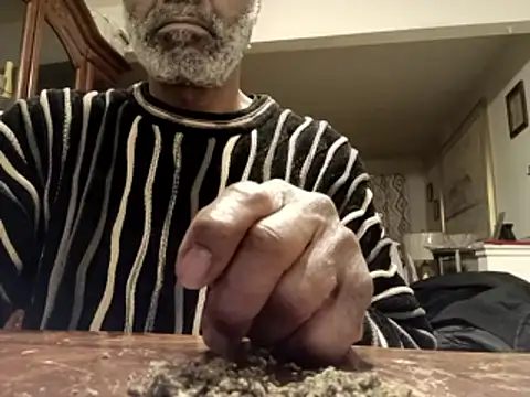 Snapshot of yasohw chatting on 01-15-26, 08:52 yasohw online show from 01-15-26, 08:52