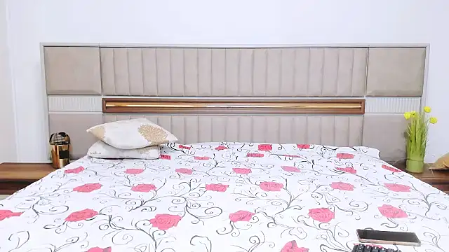 DiamondVelour online show from 04-20-26, 07:15