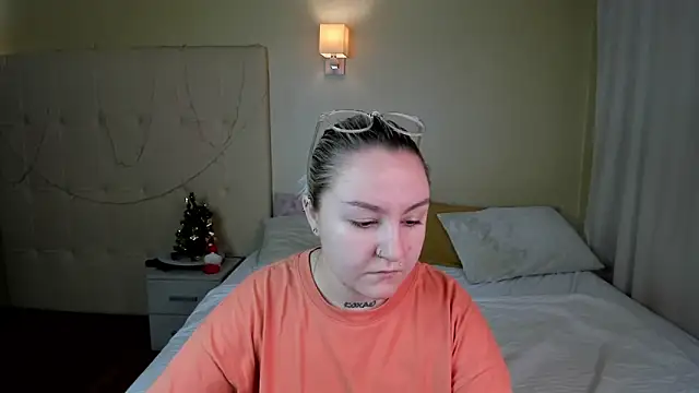 Snapshot of Debbie_Taylor chatting on 12-24-24, 03:16 Debbie Taylor online show from 12-24-24, 03:16