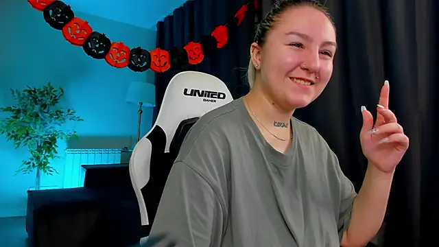 Snapshot of Debbie_Taylor chatting on 10-31-25, 03:02 Debbie Taylor online show from 10-31-25, 03:02