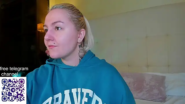 Snapshot of Debbie_Taylor chatting on 12-22-25, 04:15 Debbie Taylor online show from 12-22-25, 04:15