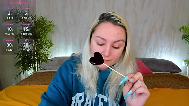 Snapshot of Debbie_Taylor chatting on 02-13-26, 06:15 Debbie Taylor online show from 02-13-26, 06:15