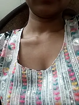 Snapshot of Rajni-Mehra chatting on 03-17-25, 09:44 Rajni-Mehra online show from 03-17-25, 09:44