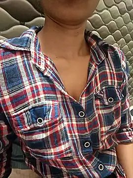 Snapshot of Rajni-Mehra chatting on 11-30-25, 05:44 Rajni-Mehra online show from 11-30-25, 05:44