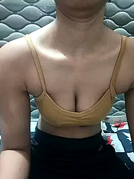 Snapshot of Rajni-Mehra chatting on 12-02-25, 05:24 Rajni-Mehra online show from 12-02-25, 05:24