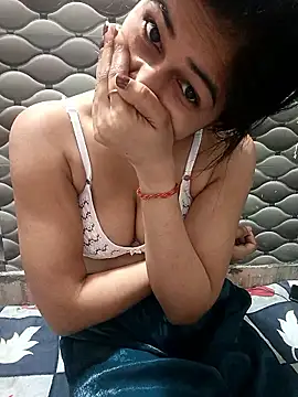 Snapshot of Rajni-Mehra chatting on 03-05-26, 05:58 Rajni-Mehra online show from 03-05-26, 05:58