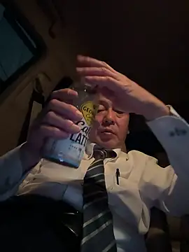 Snapshot of SaneService9 chatting on 12-19-25, 08:16 SaneService9 online show from 12-19-25, 08:16