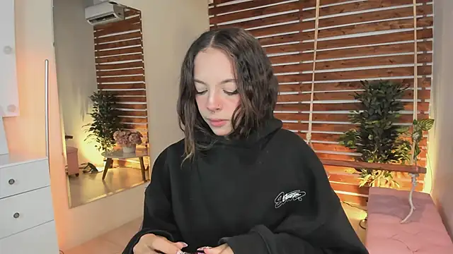 Sapphire Venuss online show from 02-25-25, 11:33