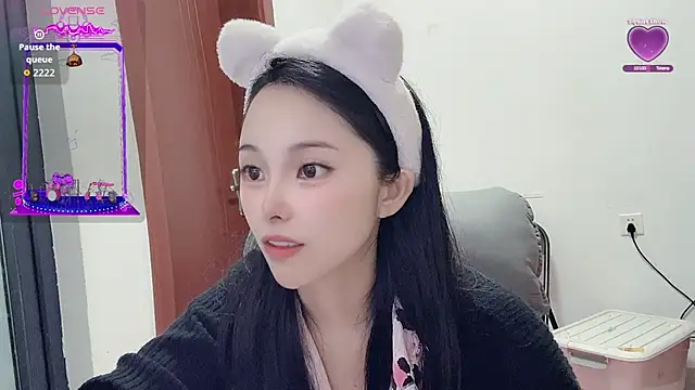 Snapshot of QQ88-99 chatting on 10-06-25, 02:03 QQ88-99 online show from 10-06-25, 02:03