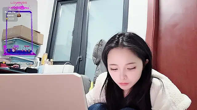 Snapshot of QQ88-99 chatting on 10-27-25, 02:32 QQ88-99 online show from 10-27-25, 02:32