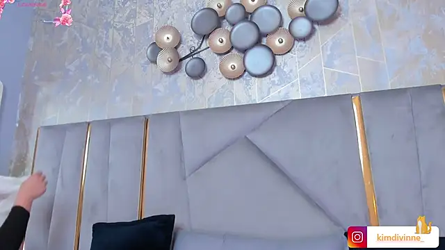 Snapshot of KimDevinne chatting on 02-20-25, 02:51 KimDevinne online show from 02-20-25, 02:51