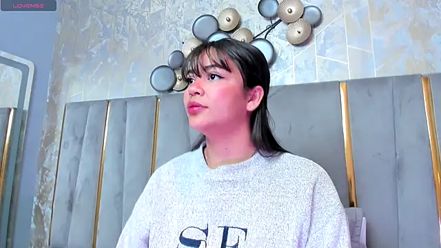 KimDevinne online show from 12-19-25, 02:07